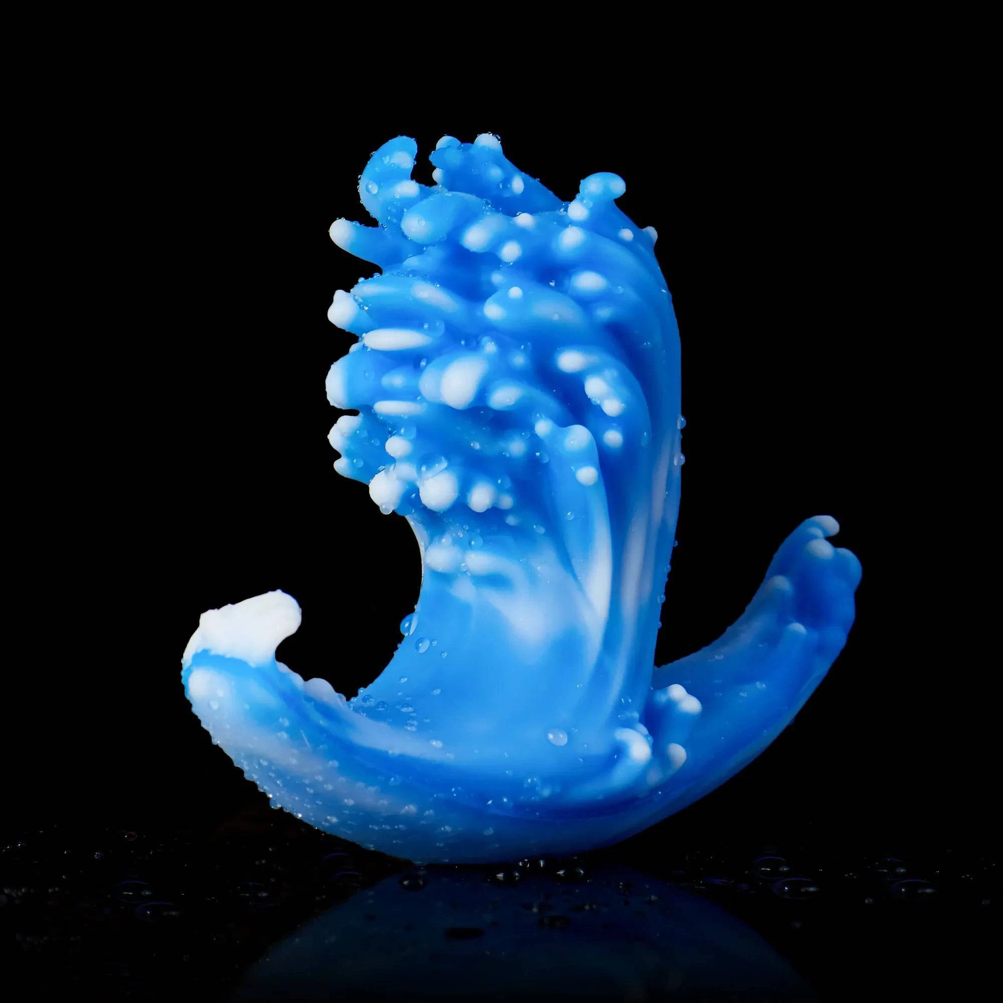 Oieffur Wave Fantasy Anal Plug, prostate stimulating anal toy with wave design, smooth silicone texture, suitable for adult anal pleasure. Hauptbild