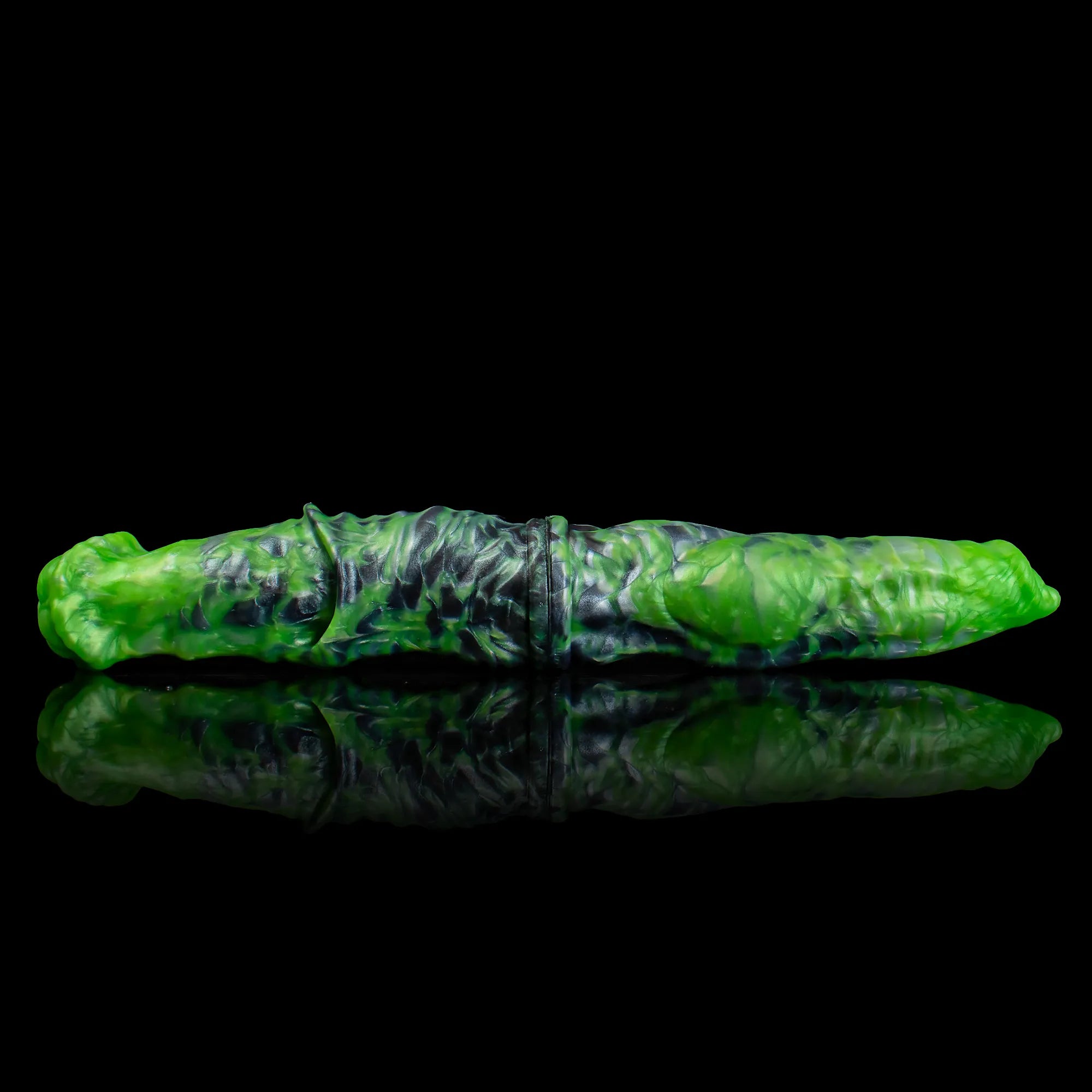 Dual Sensation Platinum silicone double-ended dildo with realistic horse and dog designs, from Oieffur fantasy dildos collection. Hauptbild