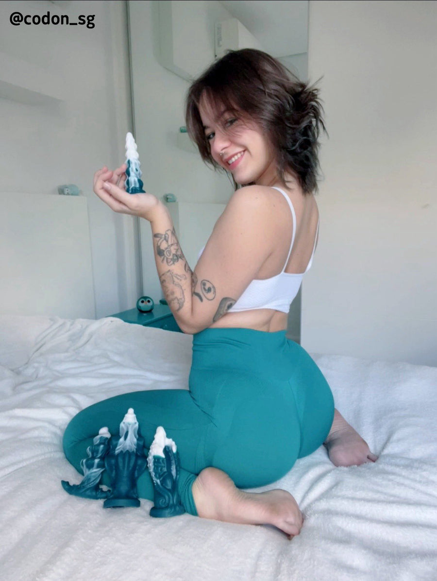 Thick Conqueror Konischer Dildo — real photo by @AnnaXCodon
